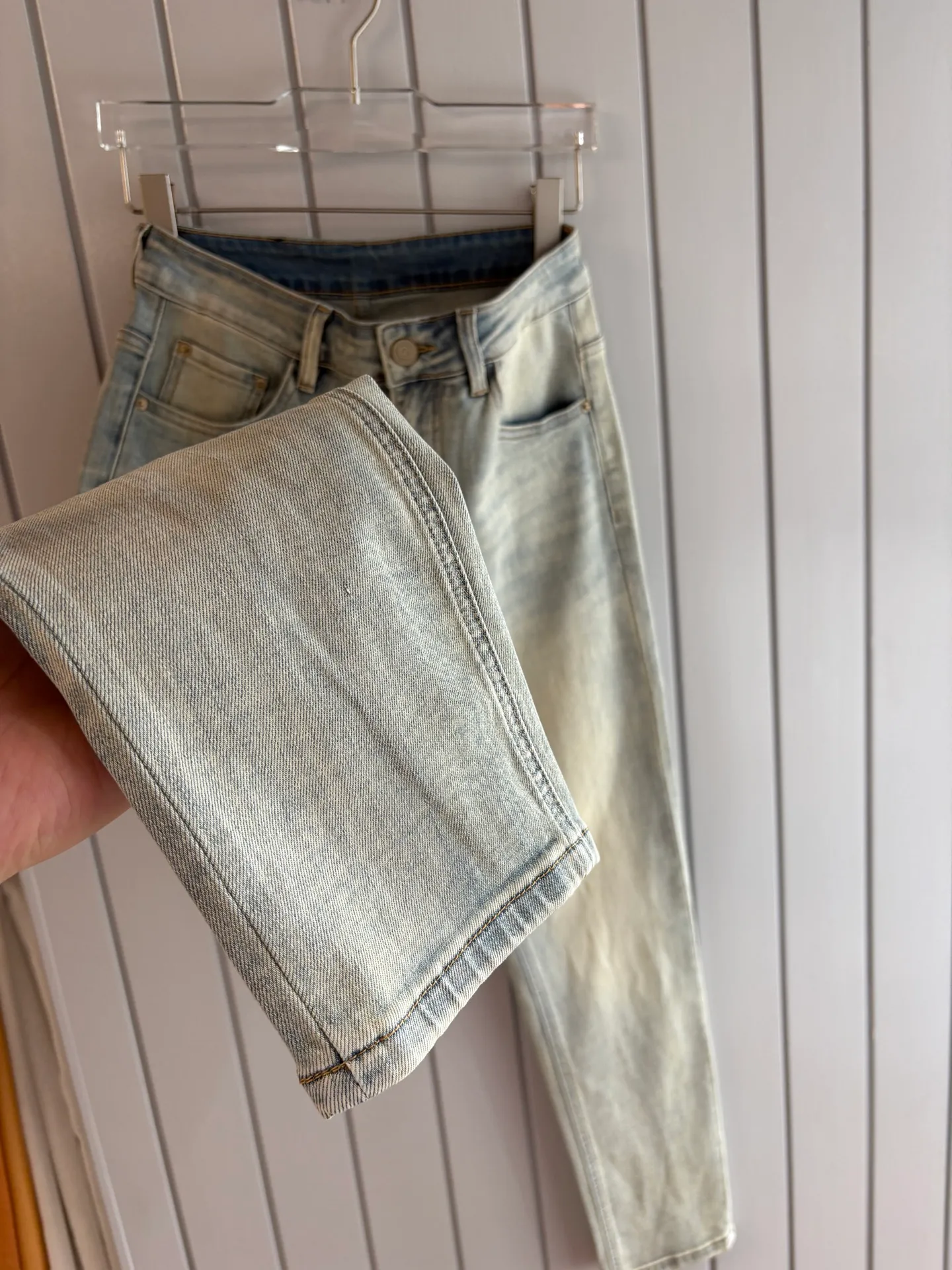 Ferrag's 2026ss spring and summer jeans are coming🌹Premium version. Custom-made fabrics at the counter are Breathable and highly comfortable. The details are impeccable. The design concept of brand elements reflects high quality. It feels delicate and soft. It presents a casual cut and the upper body shape is awesome! Sizes: 28-38 (no 35.37)
